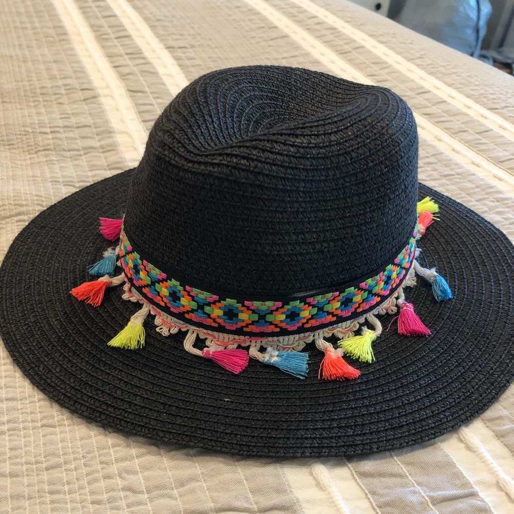 Black straw & tassel beach hat